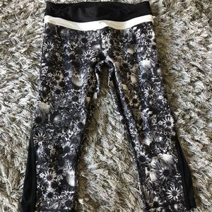 Lululemon run inspired floral crop leggings Sz 6